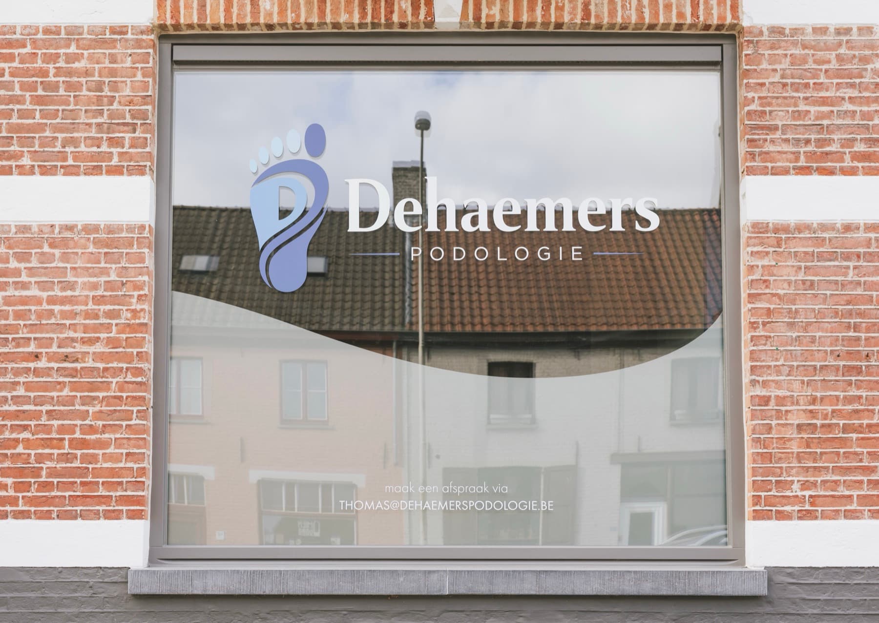 Etalage van Dehaemers Podologie aan de Gistelse steenweg 460 in Sint-Andries, Brugge